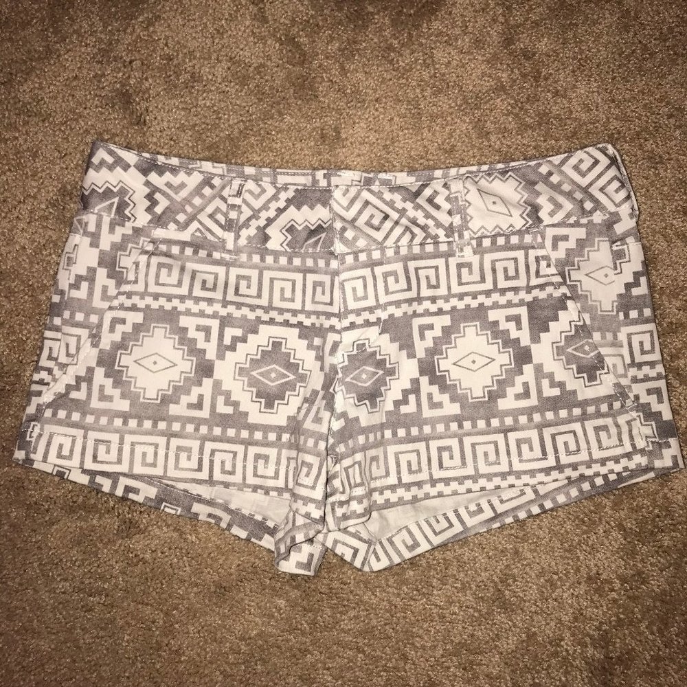 Empyre shorts size 1